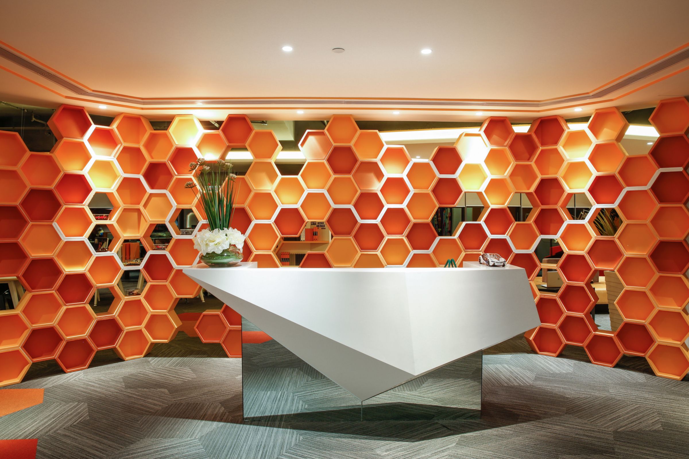 1800平方“火力橙”现代简约风办公室装修设计项目